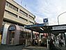 周辺：横浜市営地下鉄ブルーライン　港南中央駅まで925m、港南区役所、警察署、消防署などの行政施設が駅前に集中しています。複合商業施設も隣接していて便利です。