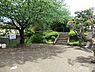 周辺：腰越さる公園まで743m、可愛いサルの石像が待ってます。公園の設備には水飲み・手洗い場があります。遊び場にはブランコがあります。