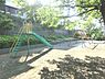 周辺：荏田第一公園まで748m、外遊びに慣れたら一人でも遊べるすべり台・鉄棒・ブランコといった遊具があります。