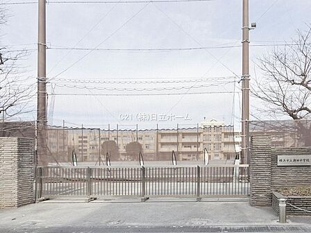 横浜市立潮田中学校まで1257m