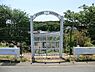 周辺：四季の森幼稚園まで620m、家庭的な雰囲気を大切にしてきめ細かい保育をしています。子育て事業の一環として園庭開放を実地。