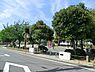 周辺：杉田大谷第ニ公園まで259m、複合遊具、砂場、鉄棒、ブランコがあります。広場は小さめです。
