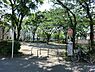 周辺：小倉八雲公園まで177m、緑豊かな公園。子供達ものびのびと遊べる場所もしっかり。