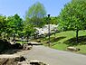周辺：岸根公園まで899m、野球場・武道館などの運動施設を備えるほか、ひろい原っぱにお子様に大人気のアスレチック、池などもある大型公園です！