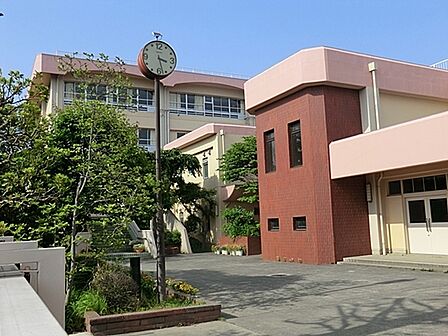 川崎市立王禅寺中央中学校まで1282m