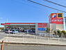 周辺：サンドラッグ石川店まで877m、お隣にスーパー「TAIGA」もあり、お買い物に便利です。