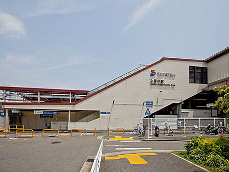 相鉄線「上星川」駅まで1450m、駅前にスーパーと温泉施設があります。保土ケ谷中央病院(旧船員病院)の最寄駅です。