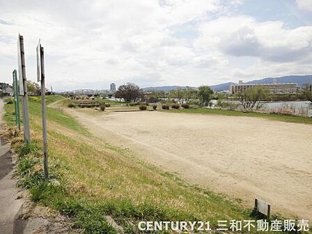 吉祥院公園球技場まで901m