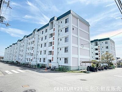 外観:■JR東海道本線「桂川」駅徒歩28分、市バス「石原団地前」停徒歩6分の距離です■コンビ二・スーパー・薬局・郵便局・病院が徒歩10分圏内にある立地です 外観:■JR東海道本線「桂川」駅徒歩28分、市バス「石原団地前」停徒歩6分の距離です■コンビ二・スーパー・薬局・郵便局・病院が徒歩10分圏内にある立地です