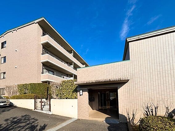 周辺には学校や...