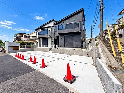 外観:この家からスタートする「新しいライフスタイル」はご家族にとって大切で貴重な時間。少しでも豊かに、そして快適に…そんな理想の暮らしを叶えてくれるお家になるはずです。 外観:この家からスタートする「新しいライフスタイル」はご家族にとって大切で貴重な時間。少しでも豊かに、そして快適に…そんな理想の暮らしを叶えてくれるお家になるはずです。
