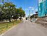 その他：～Frontal road～  前面道路は閑静な住宅地をはしる車通りの少ない道路。ゆとりのある住宅地で部屋の窓を開けるとそこには心地よい風が通りぬけます。