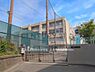 周辺：横浜市立稲荷台小学校まで700m、横浜市立稲荷台小学校