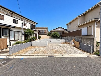 外観：～Exterior～  爽やかな青空の下に贅沢なほどに降り注ぐ陽光、豊かな居住性と、クオリティが見事に調和した住空間は、住まうことの喜びを感じさせてくれます。