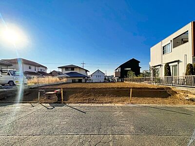 外観：■お好きメーカーで建築可能な整形地です。  ■道路フラットで陽当たり・開放感もある為、間取りも入れやすい敷地となっています。