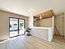 その他：【Kitchen】  機能美とデザイン性を兼ね備えた使い勝手のよいシステムキッチンはリビングとの一体感も考慮され、美しい空間が実現します。