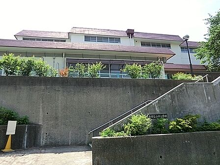 逗子市立小坪小学校まで400m、逗子市立小坪小学校