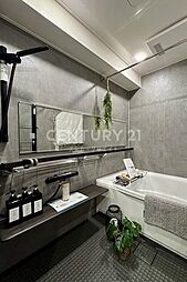 バスルーム／新規交換済み、一日の疲れを癒すバスタイムをお過ごしください。