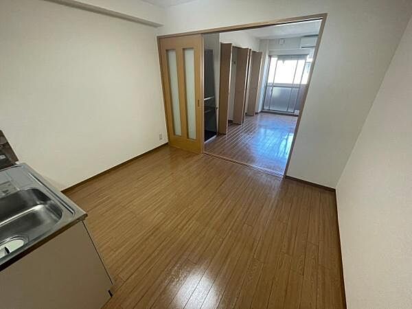 画像3:当部屋は中部屋の為側面の窓はありません