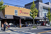 フレスコ樫原店まで704m