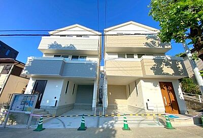 外観:《外観》 ■家族みんなが落ち着ける場所。明るい空間で心も暖か、朝から爽やかな気分。寝る時も包みこまれるようにふんわりと。家にいることが心と体に優しい暖かな暮らし。 外観:《外観》 ■家族みんなが落ち着ける場所。明るい空間で心も暖か、朝から爽やかな気分。寝る時も包みこまれるようにふんわりと。家にいることが心と体に優しい暖かな暮らし。