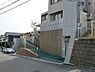 周辺：大場白ゆり幼稚園まで983m、アットホームな雰囲気で1人1人を大切にする保育を行っています。給食制で姉妹園で作った温かい給食が食べられます。
