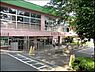 周辺：まきが原幼稚園まで441m、園庭も広く敷地内に老人ホームや保育園があり交流があります。