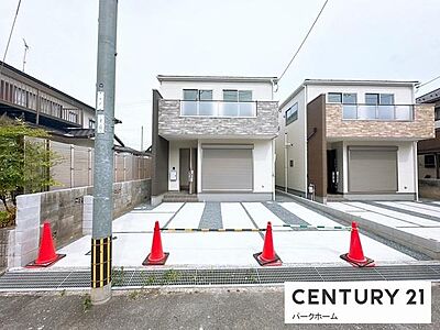 外観:スタイリッシュなモダンデザインで、大きな掃き出し窓から室内への採光も十分。 外観:スタイリッシュなモダンデザインで、大きな掃き出し窓から室内への採光も十分。