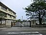 周辺：藤沢市立鵠洋小学校まで939m、生徒数1000人以上の小学校。60年以上の古い歴史から培った安定した教育理念のもとに子どもたちは学んでいます。