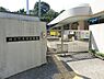 周辺：滝頭保育園まで738m、0歳から6歳までを保育する定員60名の保育園。滝頭の緑豊かな公園や，住宅に囲まれた静かな環境に立地しています。