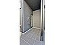 その他：お湯も使える混合水栓タイプの屋外シャワー。