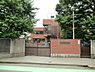 周辺：桜ケ丘幼稚園まで866m、鶴見区で最も歴史がある幼稚園の一つ。他者の多様性を尊重し、 形式にとらわれない自由さを持つ。を大切に考えています。