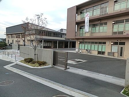横浜市立早渕中学校まで548m