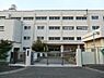 周辺：横浜市立新橋小学校まで1055m、閑静な住宅街に位置し緑も多く落ち着いた環境を保っている。学区には平成26年発足の新横市民の森もある。
