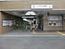 周辺：東急電鉄こどもの国線　こどもの国駅まで860m、徒歩3分ほどで広大な敷地にプールや動物園、自然豊かな緑や池に囲まれた『こどもの国』があります。