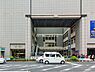 周辺：日吉駅(東急 東横線)まで1209m、東急東横線・目黒線と横浜市営地下鉄グリーンラインが乗り入れている。渋谷や新宿、横浜駅の両方面に出やすい人気エリア