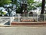 周辺：小園西公園まで1066m、水飲み、手洗い場があり、遊び場にはスプリング遊具、スイング遊具、砂場、ブランコすべり台ジャングルジムシーソーがあります