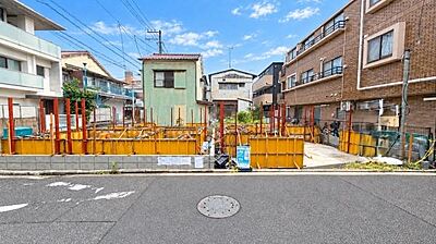 外観：《外観》　家族みんなが落ち着ける場所。明るい空間で心も暖か、朝から爽やかな気分。寝る時も包みこまれるようにふんわりと。家にいることが心と体に優しい暖かな暮らし。