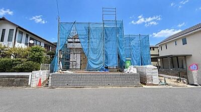 外観:《外観》 家族みんなが落ち着ける場所。明るい空間で心も暖か、朝から爽やかな気分。寝る時も包みこまれるようにふんわりと。家にいることが心と体に優しい暖かな暮らし。 外観:《外観》 家族みんなが落ち着ける場所。明るい空間で心も暖か、朝から爽やかな気分。寝る時も包みこまれるようにふんわりと。家にいることが心と体に優しい暖かな暮らし。