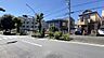 その他：《前面道路》　道路と敷地はフラットな地形です。