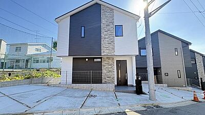 外観:《外観》 ■機能性とデザイン性を兼ねそろえた理想の住まい。美しい外観やくつろぎの室内空間にふさわしい素材・形・色彩、上質感に満ちております。 外観:《外観》 ■機能性とデザイン性を兼ねそろえた理想の住まい。美しい外観やくつろぎの室内空間にふさわしい素材・形・色彩、上質感に満ちております。