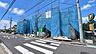 その他：《前面道路》　道路と敷地はフラットな地形です。