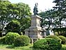周辺：掃部山公園まで507m、遊具が設置された広場や池を配した和風庭園があり、横浜能楽堂が建てられています。桜の名所としても知られています。