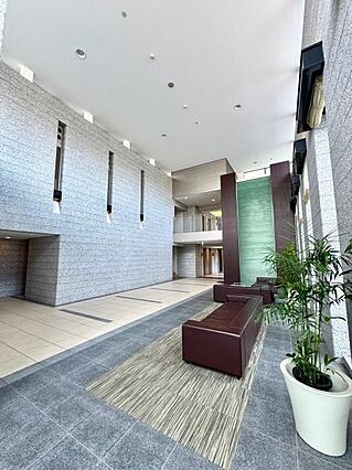 吹き抜け天井で...