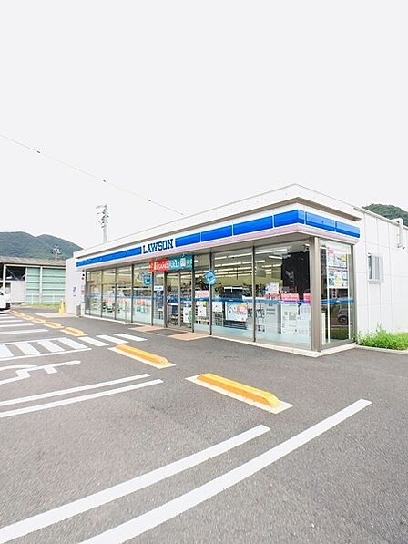 ローソン岐阜琴塚店まで622m、コンビニはこの近くにも何軒かあるのでお好みに応じて利用できます。
