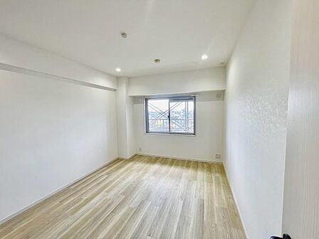 ＜洋室／Bed room＞6.9帖の主寝室，クローゼット付き