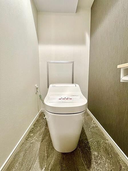 ＜トイレ／Toilet＞温水洗浄便座