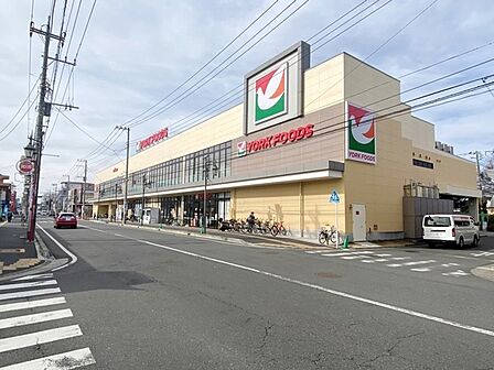 ヨークフーズ 藤沢六会店まで631m