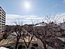 その他：開放感のある眺望が広がり周囲の建物との距離もしっかりと確保されています。日当たりの良さを感じられ空を広く見渡せる点が特徴的です。四季の移ろいも感じられる眺望が魅力です。