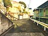 その他：現地前面道路は幅が広く車の出入りもしやすい環境となっています。道路沿いには住宅が建ち並び落ち着いた雰囲気が感じられます。坂道も整備されており歩行にも便利です。